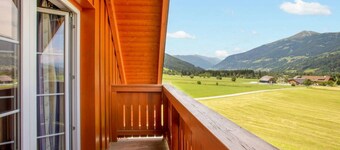 Modern Apartment Right Next to the ski Lift