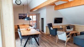 Căn hộ | Phòng khách | TV