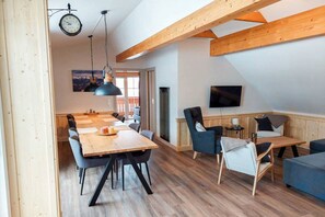 Apartment | Wohnzimmer | Fernseher