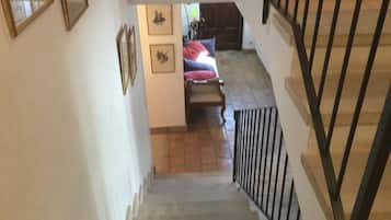 7 bedrooms, bed sheets