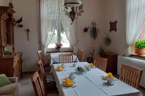 Apartment | Dining