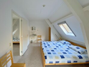 House | 3 bedrooms, individually furnished, bed sheets