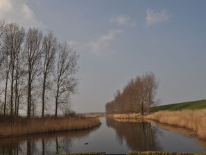 Exterior - Attractive Holiday Home with Wonderful Garden near Eastern Scheldt (Kattendijke)