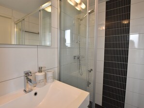 Bathroom - Attractive Holiday Home with Wonderful Garden near Eastern Scheldt (Kattendijke)