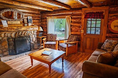 Keepin' It Reel - Large Cabin for the Whole Family at Historic Vicker's Ranch - Sleeps 10