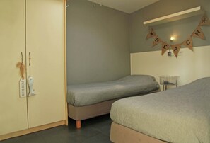 House | 1 bedroom, individually furnished, bed sheets - Holiday Home Egmond Near Beach (Egmond aan Zee)