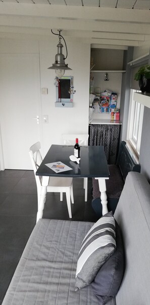 House | Dining - Holiday Home Egmond Near Beach (Egmond aan Zee)