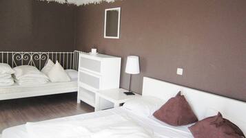 9 chambres, ameublement personnalisé, fer et planche à repasser