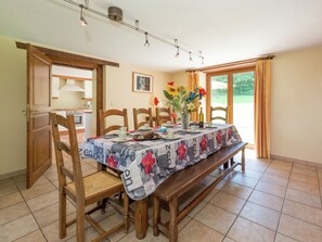 Dining - Rustic Cottage in Jevigne (Lierneux)