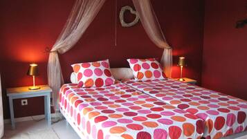 Cottage | 4 bedrooms, individually furnished, iron/ironing board, travel cot