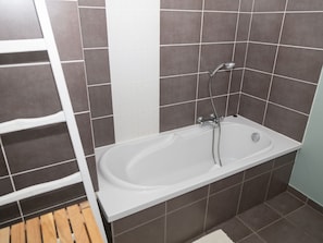 Cottage | Bathroom