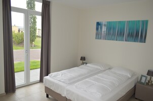 House | 6 bedrooms, individually furnished, bed sheets