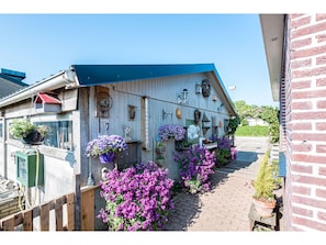 House | Balcony - Secluded Holiday Home in Julianadorp With Garden (Julianadorp)