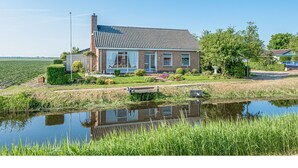 Exterior - Secluded Holiday Home in Julianadorp With Garden (Julianadorp)