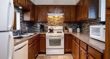 Charming 2-unit retreat in Rockford