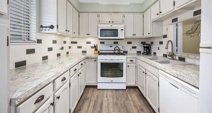 Charming 2-unit retreat in Rockford