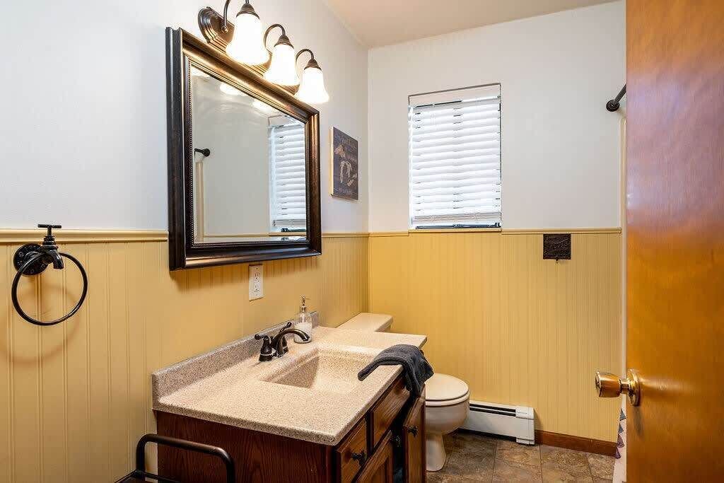 Bathtub, hair dryer, towels, shampoo