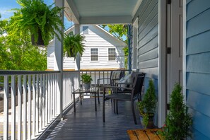 Room, 1 Queen Bed with Sofa bed | Balcony view