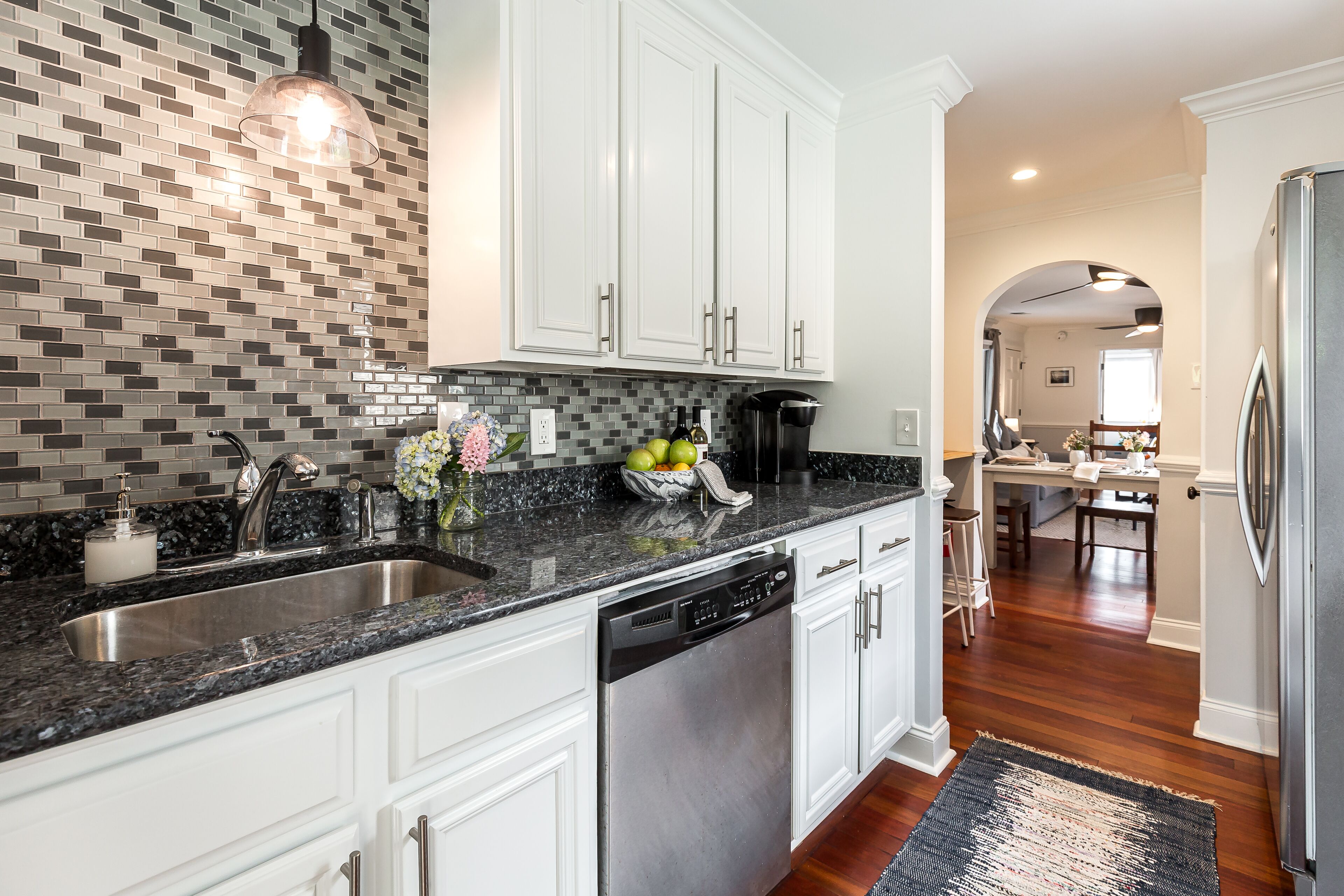 Quarto, 1 cama Queen e sofá-cama | Cozinha privada | Geladeira, micro-ondas, cafeteira/chaleira