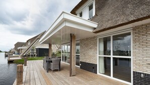 Unclassified image, 2 of 23, button - Beautiful Villa With Sauna and sun Shower at the Tjeukemeer (Delfstrahuizen)