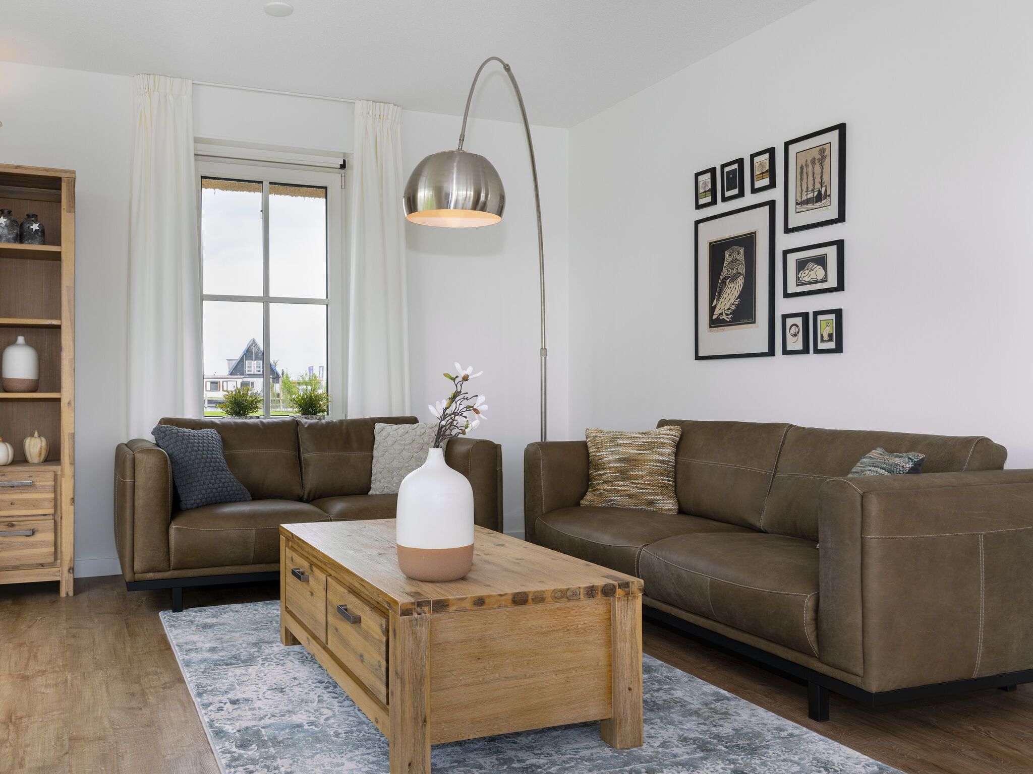 Villa | Woonkamer | Een open haard