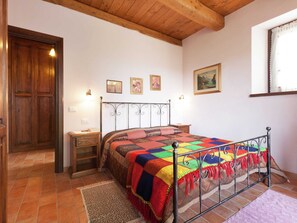 Cottage | 2 bedrooms, bed sheets - Cottage in Marche Near Ski Slopes (Apecchio)