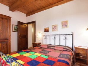 2 bedrooms, bed sheets