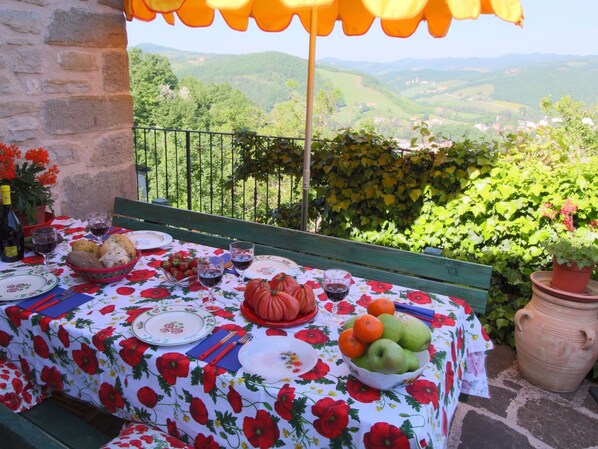 Cottage | Dining - Cottage in Marche Near Ski Slopes (Apecchio)