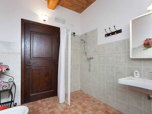 Cottage | Bathroom | Shower - Cottage in Marche Near Ski Slopes (Apecchio)