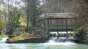 Exterior - Extremely High Standard Gîte in Lovely Wine Producing Village (Argancon)