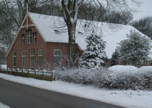 Exterior - Semi-detached House With a Dishwasher, at 9 km van Slagharen (Rheezerveen)