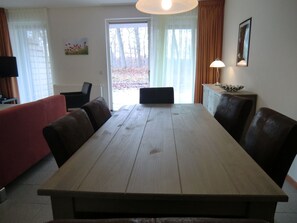 Dining - Semi-detached House With a Dishwasher, at 9 km van Slagharen (Rheezerveen)
