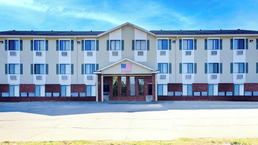 Capital O Amerihost Inn and Suites Kingdom City Hwy 54 MO