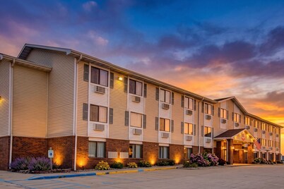 Capital O Amerihost Inn and Suites Kingdom City Hwy 54 MO