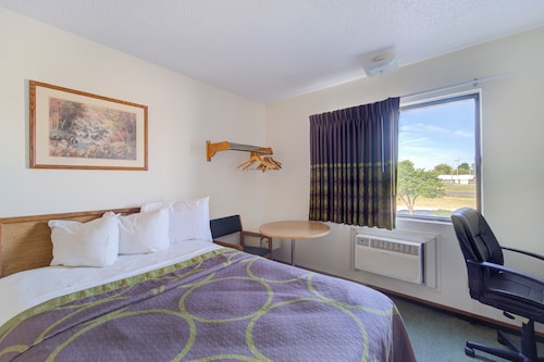 Capital O Amerihost Inn and Suites Kingdom City Hwy 54 MO