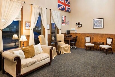 Capital O Amerihost Inn and Suites Kingdom City Hwy 54 MO