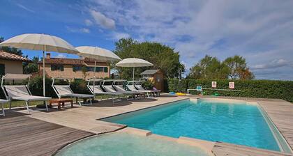 Cottage in Montelabbate With Pool & Forest