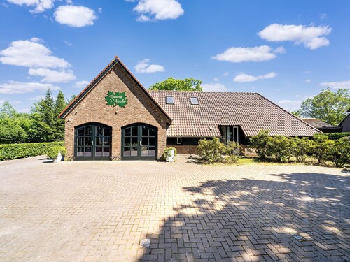 Brabant Mansion for Groups