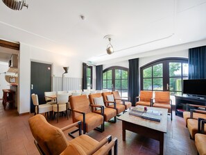 House | Living room - Brabant Mansion for Groups (Heusden Gem Asten)