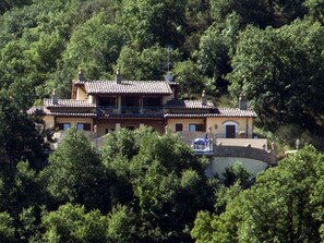 Exterior - Apartment in Villa With Swimming Pool (Collazzone)