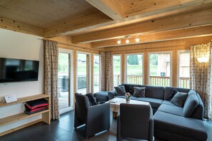 Chalet | Living room - Pleasant Chalet With Sauna (Murau)