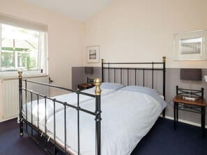 Unclassified image, 4 of 41, button - Spacious Bungalow in Julianadorp aan Zee near Bulb Fields (Julianadorp)