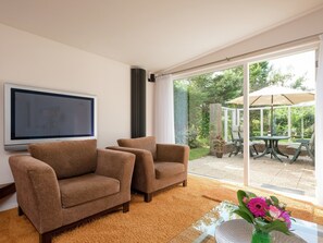 Living room - Spacious Bungalow in Julianadorp aan Zee near Bulb Fields (Julianadorp)