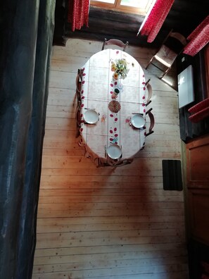 Chalet | Dining