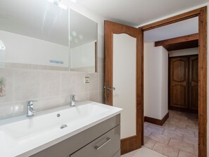 Ferienhaus | Badezimmer | Duschwanne