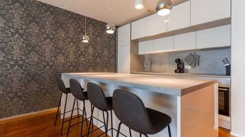 Deluxe Apartment, 2 Bedrooms, Terrace | In-room dining