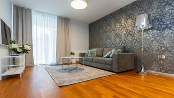 Deluxe-Apartment, 1 Schlafzimmer, Terrasse | Wohnzimmer