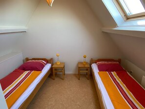 2 bedrooms, individually furnished, bed sheets - Family Apartment on Large Estate in Bergen aan Zee near Dunes & Beach (Bergen aan Zee)