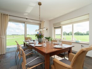 Dining - Lovely Holiday Home in Bergen With Meadow View (Bergen)