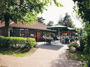 Exterior - Neatly Furnished Bungalow With Fireplace in a Holiday Park With a Green Location (Holten)